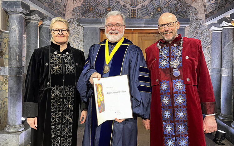 L-R: Vice-Rector Toril Hernes, Spontak, and Rector Tor Grande. PHOTO BY THOR NIELSEN/NTNU